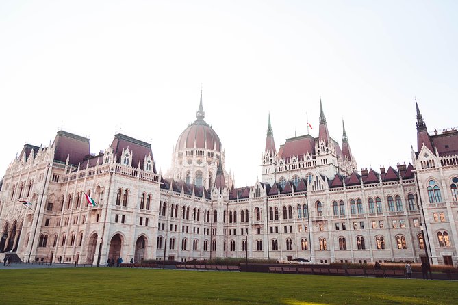 Budapest Historical Sightseeing - Free Walking Tour - Communist Past and Modern Culture