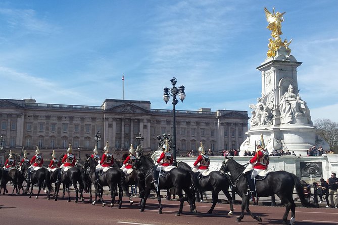 Changing of the Guard Guided Walking Tour in London - Location and Accessibility