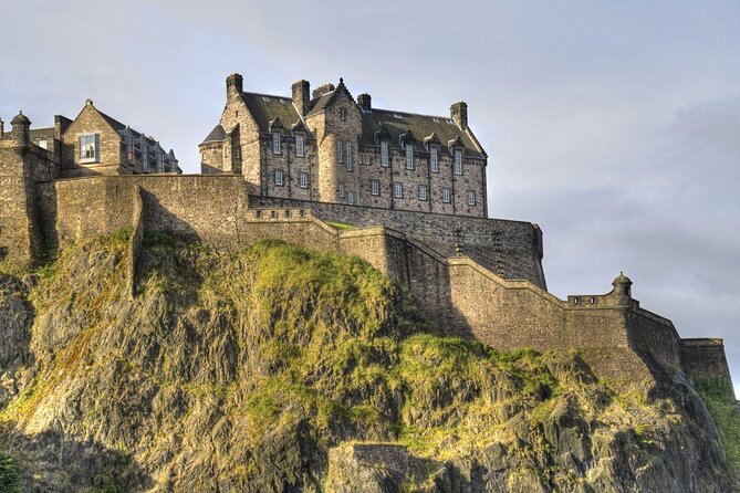 Edinburgh Castle Guided Walking Tour in English - Tour Overview