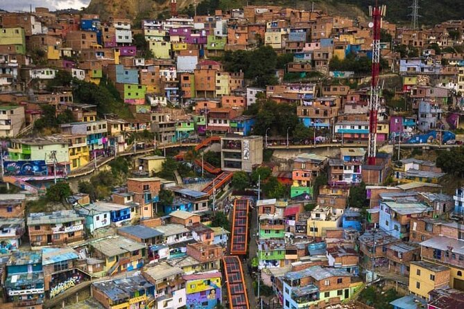 Guided Tour of Comuna 13 Medellín With Snacks Included - Tour Overview