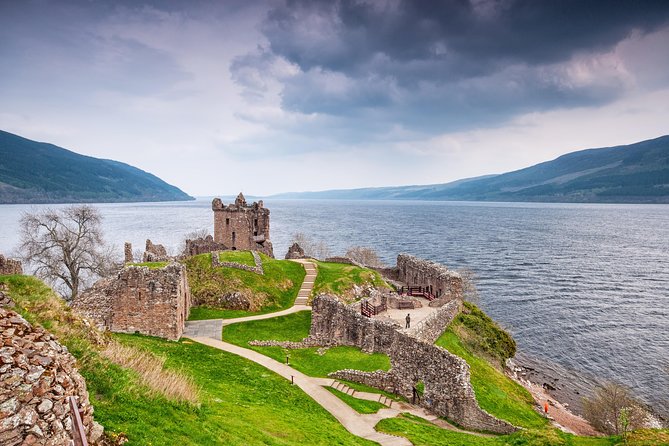 Loch Ness & Culloden Battlefield Private Tour From Inverness - Robertsons Farm Shop: Encounter With Highland Icons