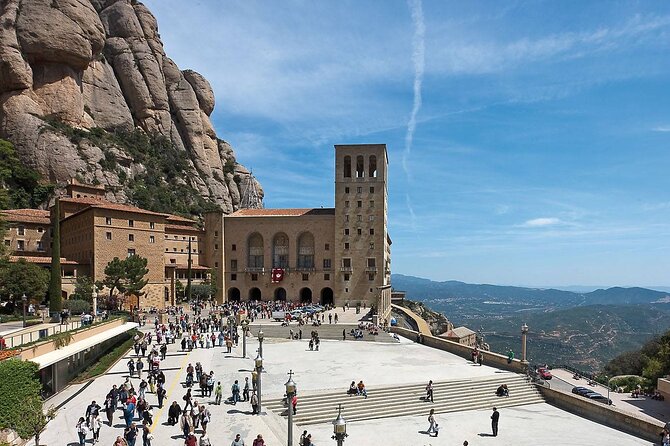 Montserrat Private Tour With Hotel Pick-Up From Barcelona - Tour Guide Experience and Reviews