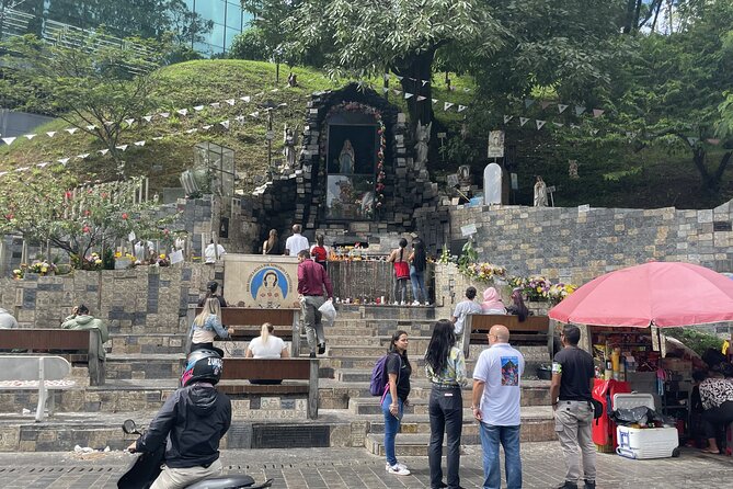 Pablo Escobar Shared Tour of Medellin - Tour Guides and Their Impact