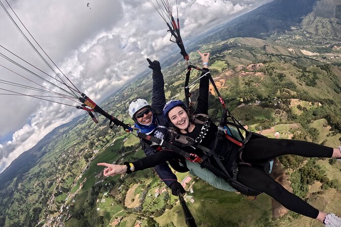 Paragliding in Medellín BlueSky. - Schedule and Accessibility