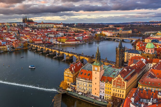 Prague Guided Walking Tour and Cruise With Authentic Czech Lunch - Itinerary Highlights