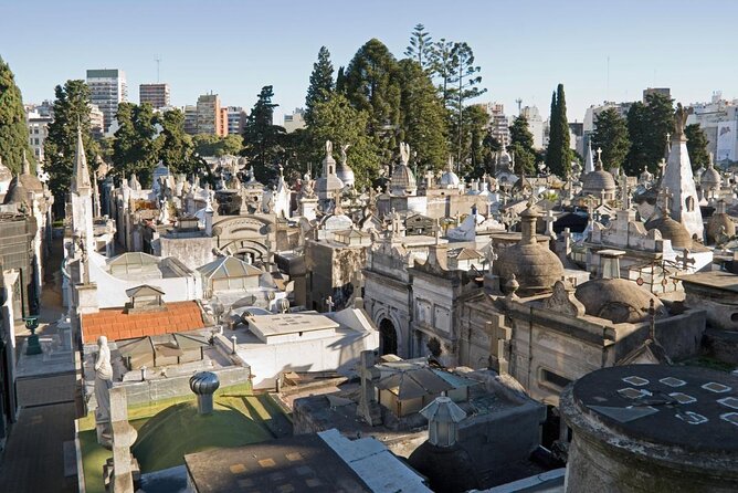 Recoleta Cemetery Tour in English - History and Politics in the Graveyard