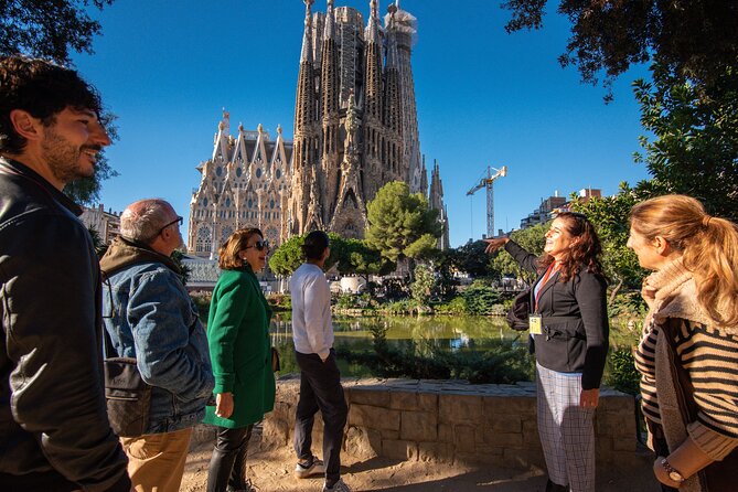 Sagrada Familia Small Group Guided Tour With Skip the Line Ticket - Architectural Marvels and Design Highlights