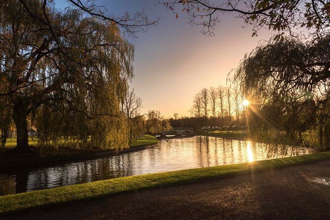 Shared Guided Punting Tour of Cambridge - The Punting Experience