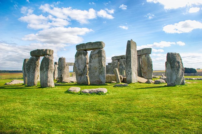 Stonehenge and Bath Day Guided Tour From London - Transportation and Accessibility