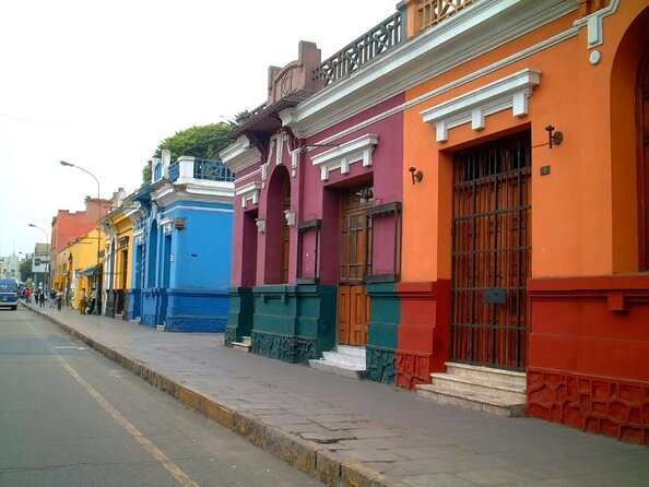 The Charm of Barranco & Pre Inca Pyramid (5* Tour) - Crossing the Iconic Bridge of Sighs