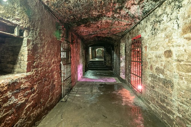 Underground Vaults Walking Tour in Edinburgh Old Town - Tour Experience and Atmosphere