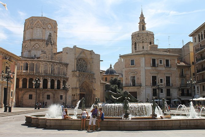 Valencia Old Town Tour With Wine & Tapas in 11TH Century Historic Monument - Visiting the Silk Exchange (La Lonja De La Seda)