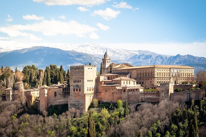 Alhambra: Small Group Tour With Local Guide & Admission - Overview of the Alhambra Palace and Granada