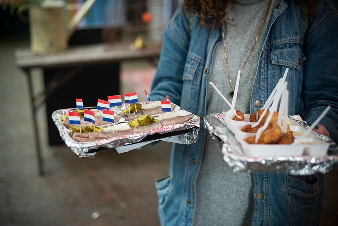 Amsterdams Market Street Food Tour With Streat Bites - Taking in the Markets Vibrant Atmosphere