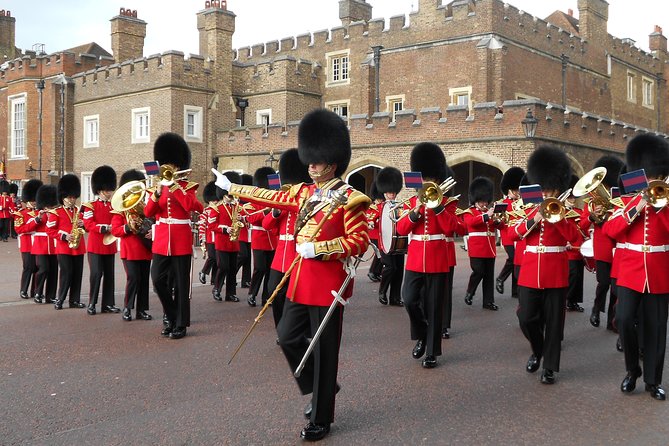 Changing of the Guard Guided Walking Tour in London - Tour Highlights