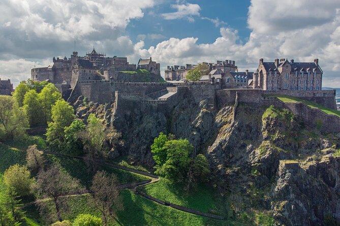 Edinburgh Castle: Guided Walking Tour With Entry Ticket - Meeting Point and Accessibility