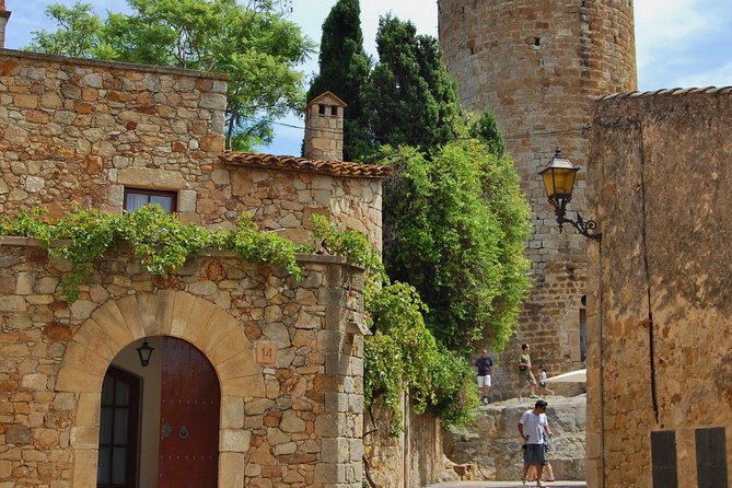 Girona & Costa Brava Small-Group Tour With Pickup From Barcelona - Picturesque Towns of Pals and Calella De Palafrugell