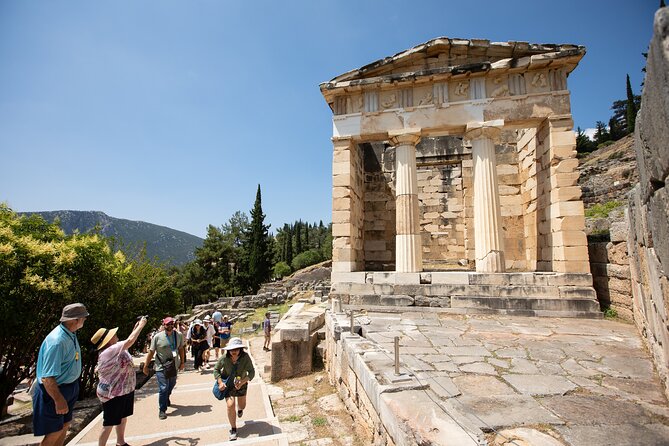 Historical Delphi One Day Tour With Arachova Stop & Expert Guide - Experiencing the Scenic Mountain Views of Arachova