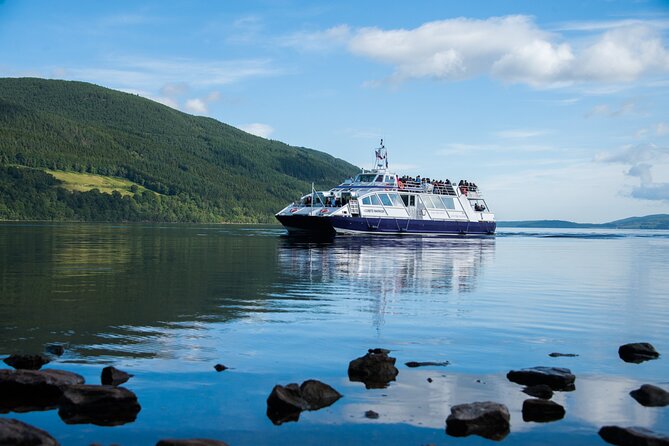 Loch Ness and Caledonian Canal 2-Hour Cruise From Dochgarroch - Onboard Amenities