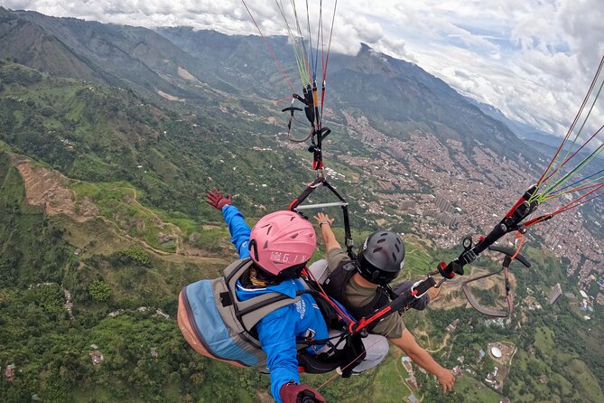 Paragliding in Medellín BlueSky. - Safety and Professionalism