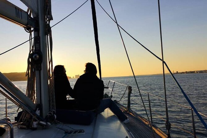 Sailboat Sunset Group Tour in Lisbon With Welcome Drink - Crew and Service