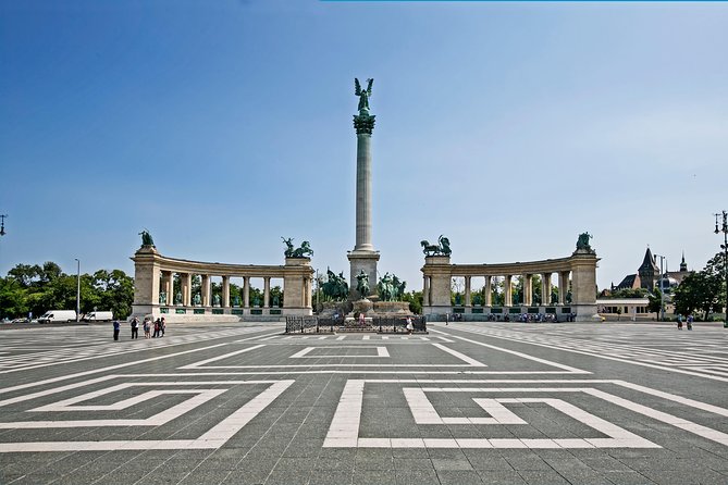 Budapest All in One Walking Tour With Strudel Stop - Exploring Heroes Square and Vajdahunyad Castle