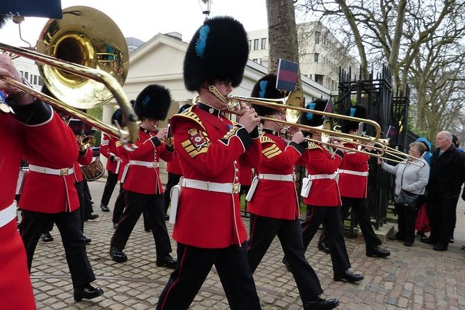 Changing of the Guard Guided Walking Tour in London - Inclusions and Meeting Point