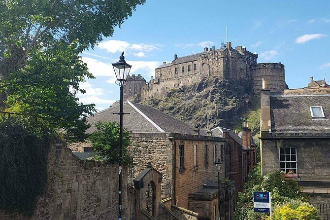 Edinburgh Castle Guided Walking Tour in English - Getting to the Meeting Point