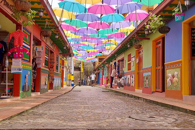 Guatapé Tour: Piedra Del Peñol With Boat Tour, Breakfast, Lunch - The Rock of Guatapé (El Peñol)