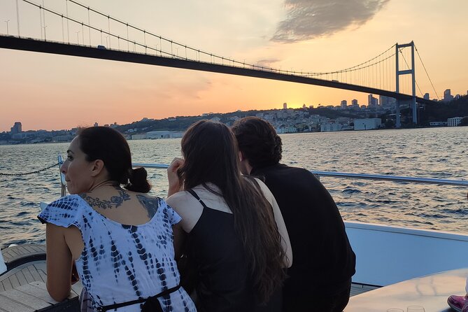 Istanbul Sunset Cruise on Luxury Yacht - Guided Group Cruise - Unique Features of the Tour