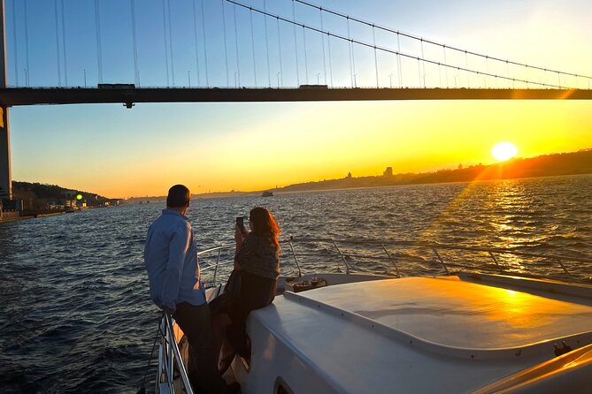 Istanbul Sunset Luxury Yacht Cruise With Snacks and Live Guide - Food and Beverage Offerings