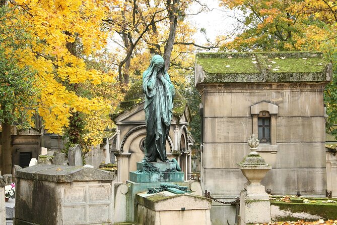 Paris: Famous Graves of Pere Lachaise Cemetery Guided Tour - Tour Duration and Group Size