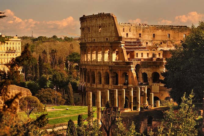 Rome: Colosseum Arena, Palatine & Forum - Gladiators Stage Tour - Uncovering the Palatine Hill