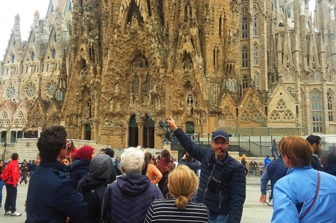 Sagrada Familia & Montserrat Small Group Tour With Hotel Pick-Up - Itinerary and Activities