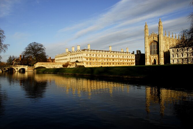 Shared Guided Punting Tour of Cambridge - Interactive Tour Format