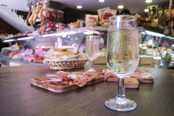 Taste of Malaga Tour : Tapas, History and Local Customs - Navigating the Atarazanas Central Market