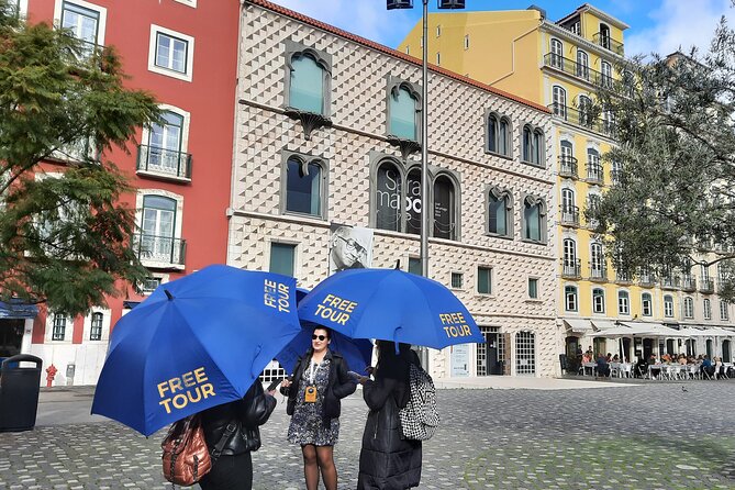 Alfama Tour in Lisbon Old Town - Visiting Chafariz Deel Rei