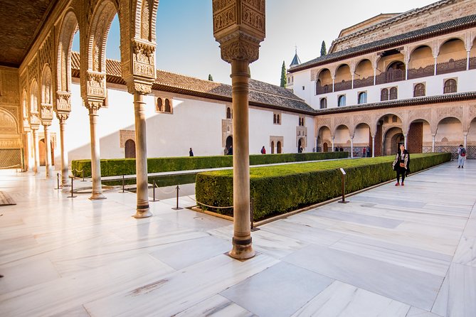 Alhambra Guided Tour & Albaicin Tour From Seville - Taking in the Historic Albaicín Neighborhood