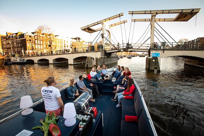 Amsterdam Canal Cruise With Live Guide and Unlimited Drinks - Navigating the Meeting Point