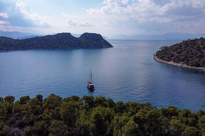 Athens Day Cruise: 3 Islands Tour in the Saronic Gulf With Lunch - Dining Experience: Traditional Greek Lunch