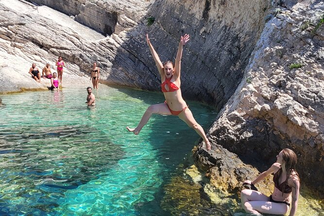 Blue Cave & Hvar, 5 Islands Speedboat With Cozy Seats in Shade - Comfort and Safety Features