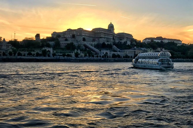 Budapest Danube River Candlelit Dinner Cruise With Live Music - Dining and Cuisine