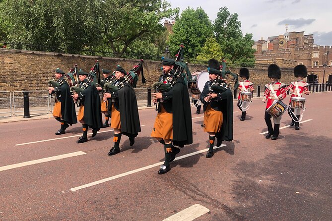 Changing of the Guard Walking Tour - Exploring the Iconic Locations