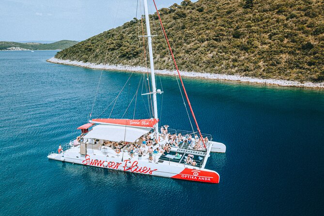 Full-Day Catamaran Cruise to Hvar & Pakleni Islands With Food and Free Drinks - Sail Across Split Riviera to Pakleni Islands