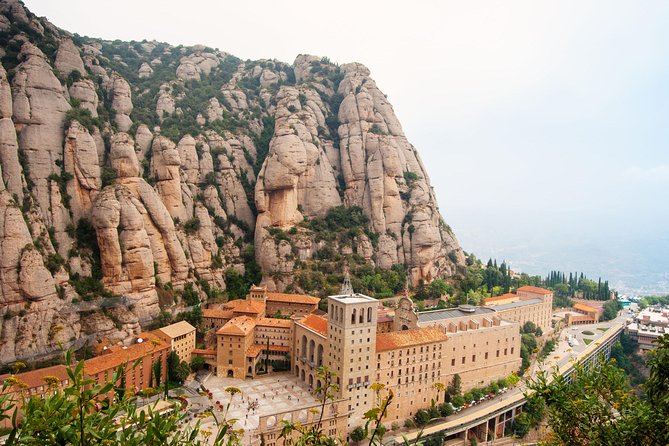 Montserrat Tour, Rack Railway, Museum, Moreneta & Licor Tasting - Exploring the Montserrat Monastery