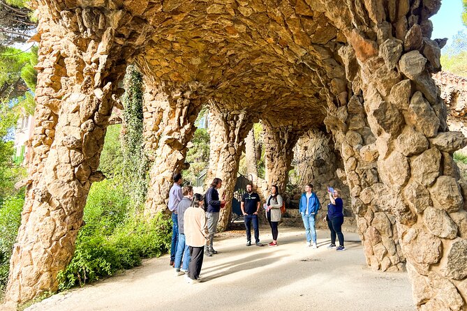 Park Guell & Sagrada Familia Tour With Skip the Line Tickets - Transportation and Meeting Point