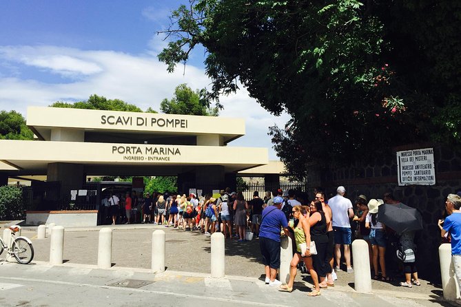 Pompeii Small Group Tour With an Archaeologist - Exploring Pompeiis Ancient Ruins