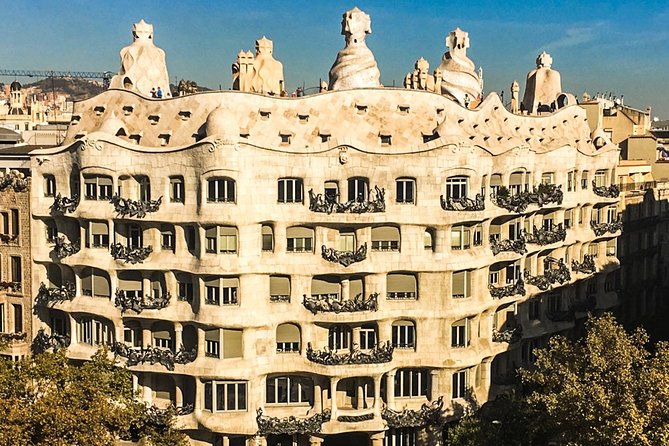 Sagrada Familia, Park Guell & Walking Private Tour With Tapas - Accessibility and COVID-19 Precautions