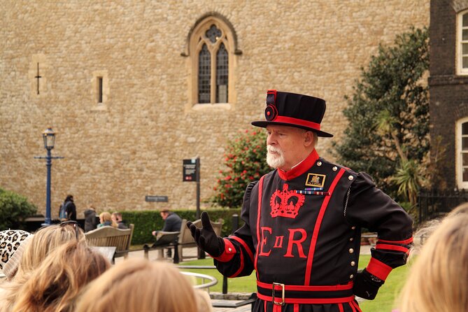 Tower of London First Entry, Thames Ride & Changing of Guard Tour - Accessibility and Group Size