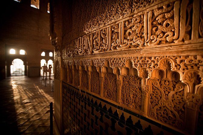 Alhambra: Small Group Tour With Local Guide & Admission - Tour Experience and Highlights